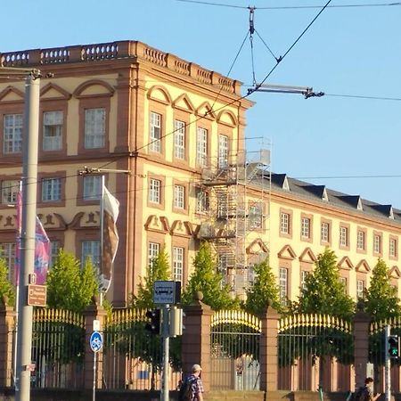 Denkmalschutz Stadthaus Zimmer 1 Im Mannheim Quadrat מראה חיצוני תמונה