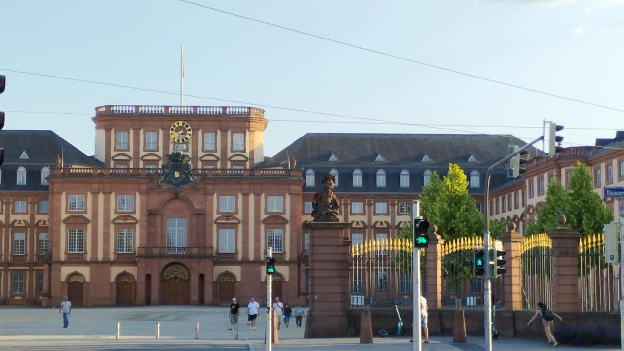 Denkmalschutz Stadthaus Zimmer 1 Im Mannheim Quadrat מראה חיצוני תמונה